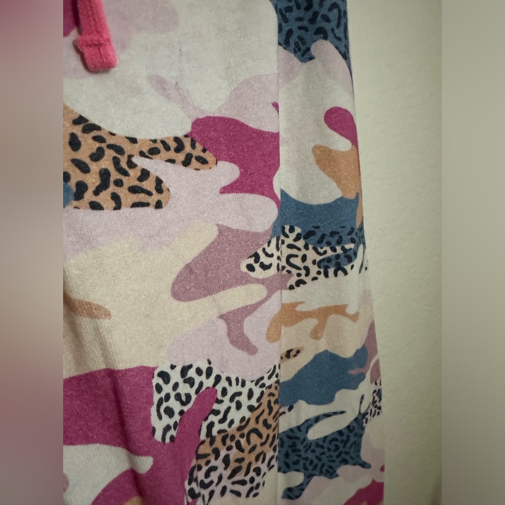 NWT-Sundry Abstract Camo Sweatpants Jogger Style Super Soft Size 2 (Medium) - Picture 5 of 6